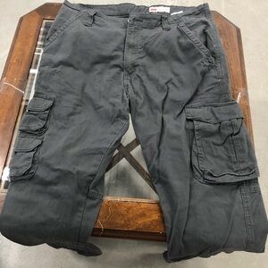 Men’s Wrangler 34x32 Gray Regular Taper Cargo Pants